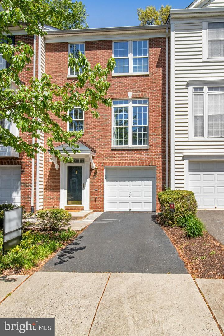 Property Photo: 4037 Fairfax Center Hunt Trail VA 22030