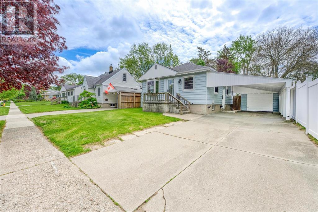 Property Photo: 711 Rosedale Avenue ON N7V 1Z8