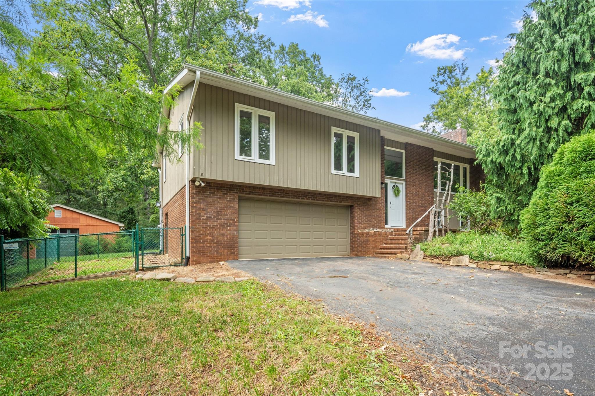 15 Beaverdam Court  Asheville NC 28804 photo