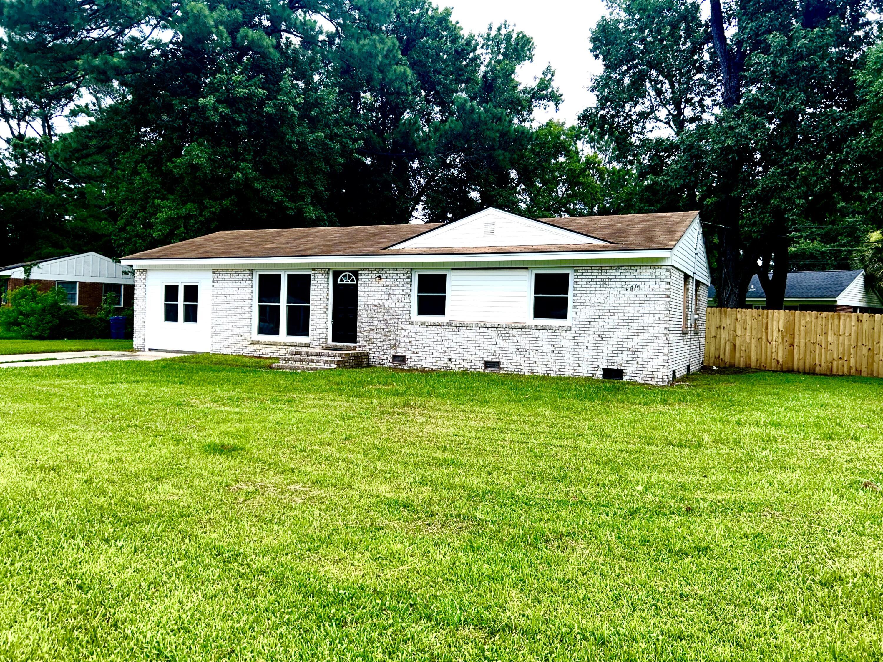Property Photo: 1847 Mepkin Road SC 29407