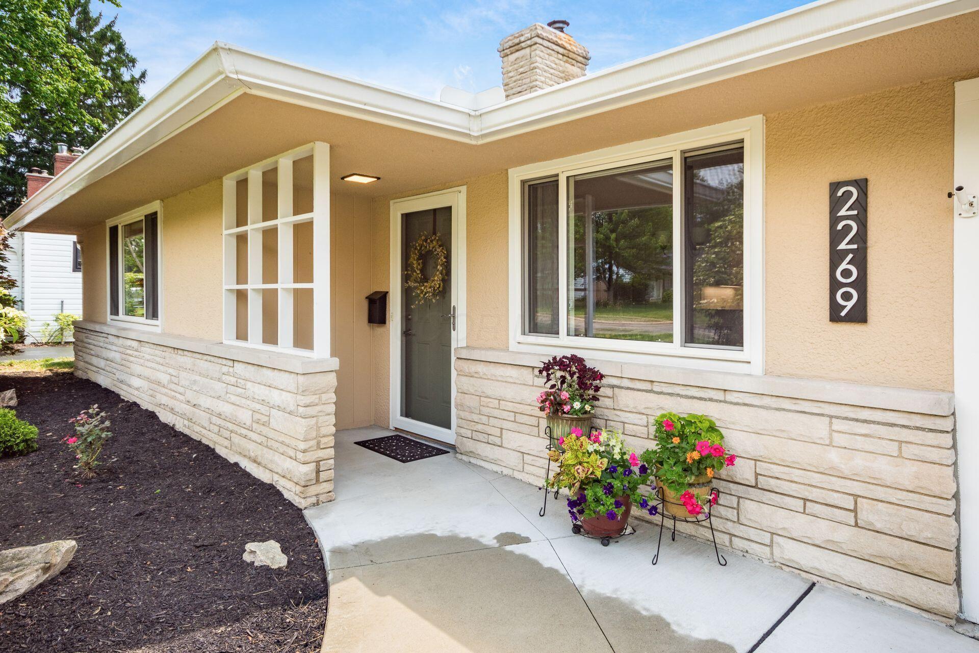 Property Photo: 2269 Cranford Road OH 43221