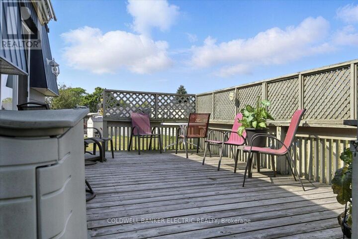 Property Photo:  18 Loyalist Court  ON L1B 1A8 