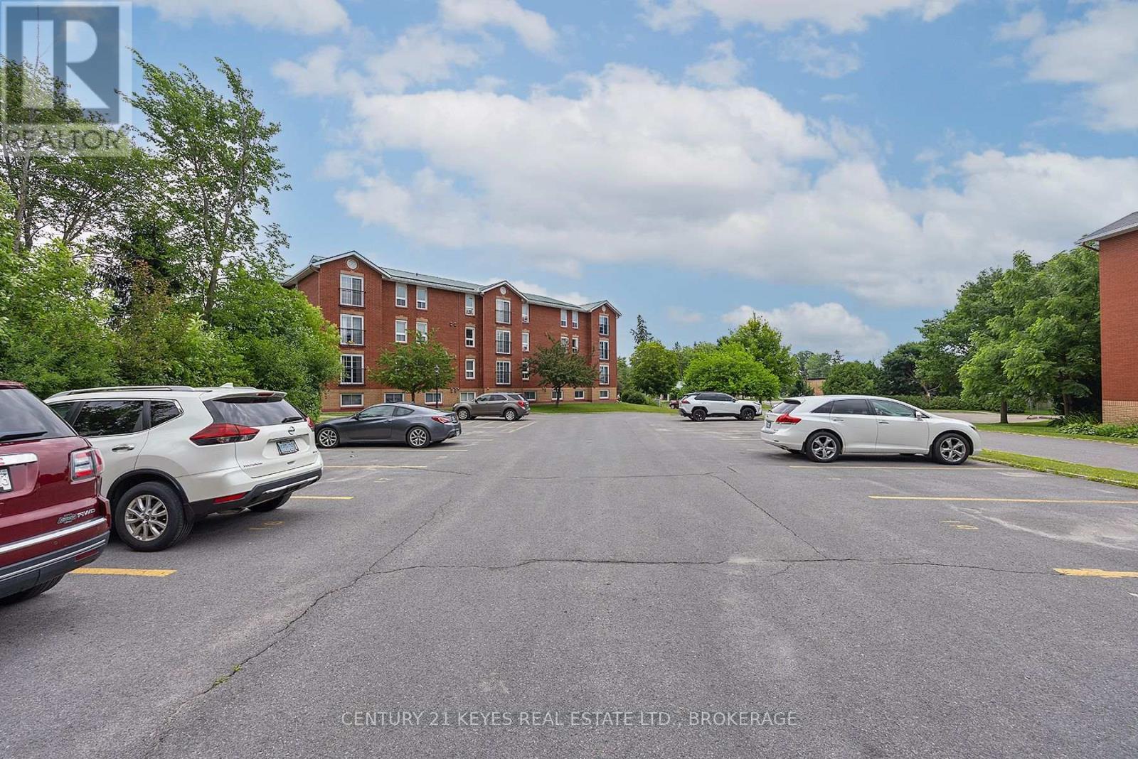Photo de la propriété: 550 Talbot Place 402 ON K7G 3C6