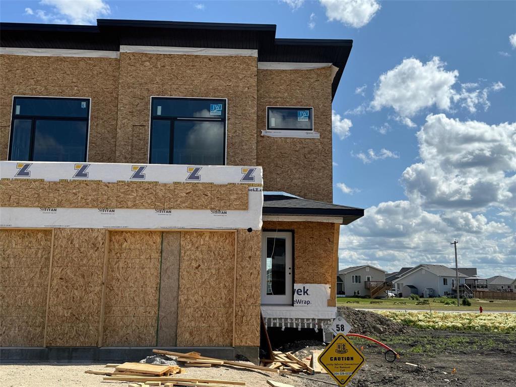 58 Kootenay Way  Steinbach MB R5G 2Y1 photo