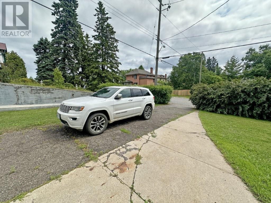 Photo de la propriété:  43 Summit Ave  ON P7B 3N7 