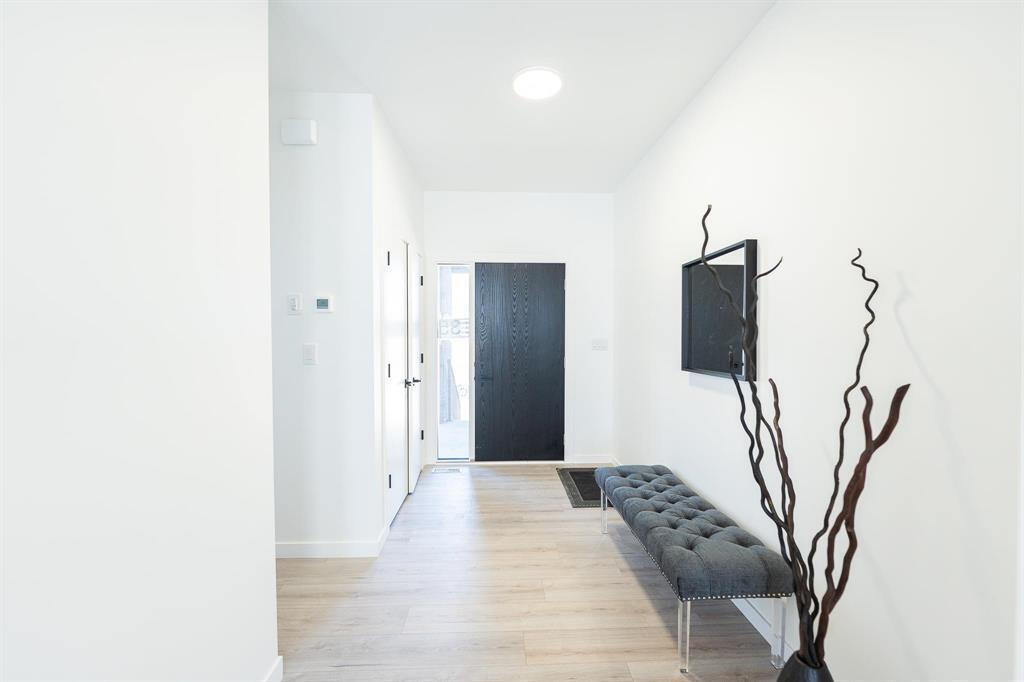 Property Photo:  135 Windflower Road  MB R3Y 0X7 