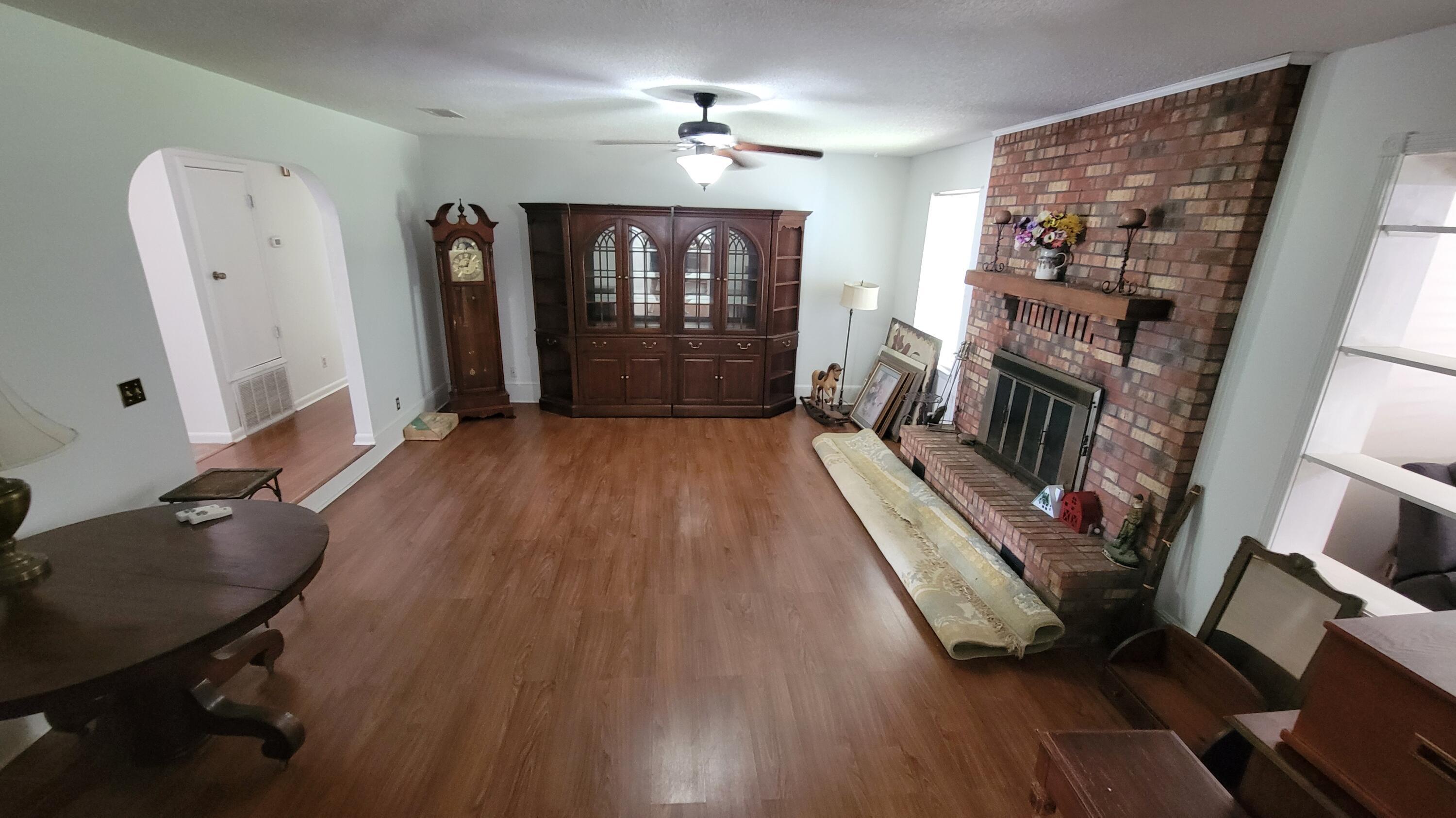 Property Photo: 1003 Darlington Oak Drive FL 32578