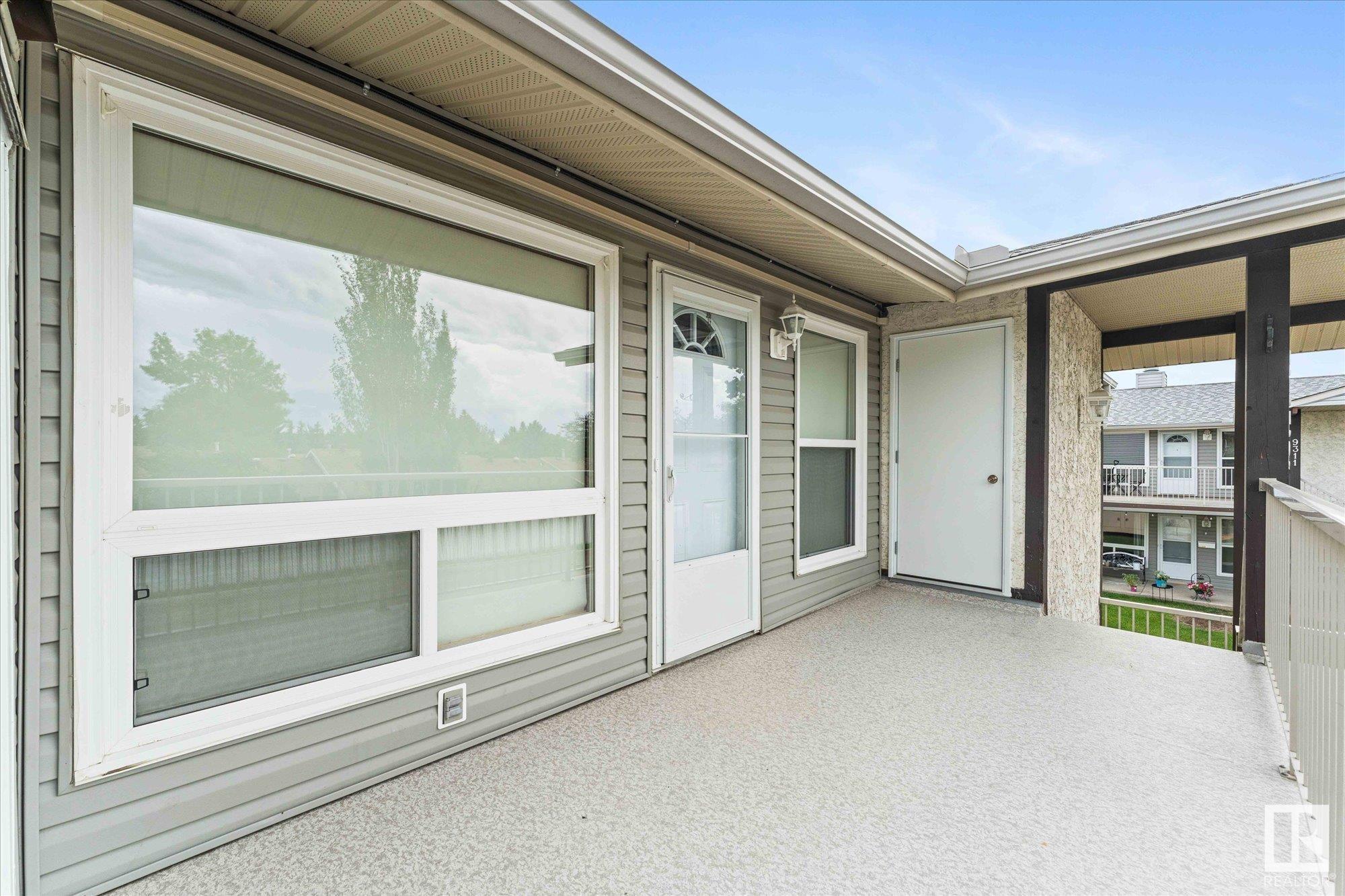 9359 172 Street NW  Edmonton AB T5T 5R6 photo