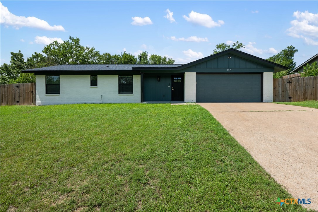 Property Photo: 1101 E Floradale Drive TX 78753