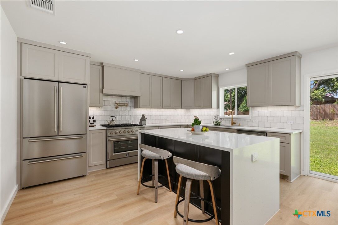 Property Photo:  1101 E Floradale Drive  TX 78753 