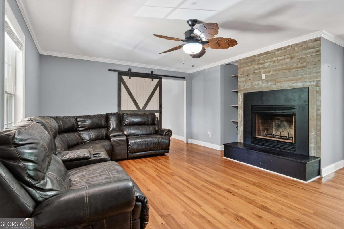Property Photo:  185 Hillshore Court  GA 30553 