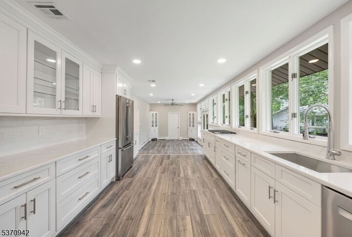 Property Photo:  39 Edgewood Ave  NJ 07481 