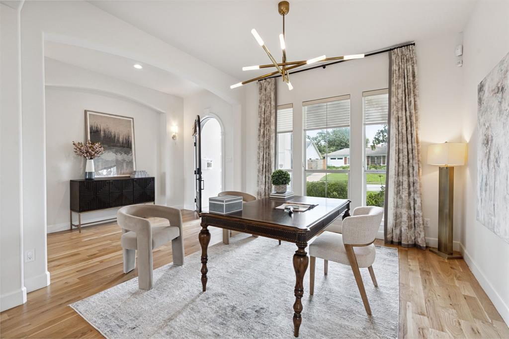 Property Photo: 919 Worthshire Street TX 77008