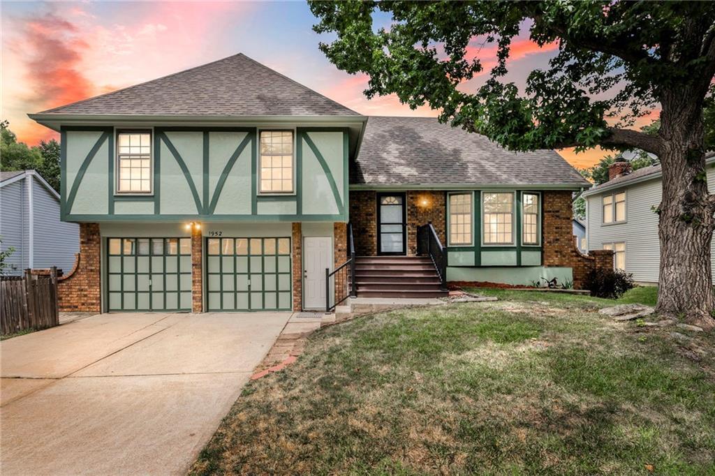 Property Photo: 1952 Sleepy Hollow Drive KS 66062