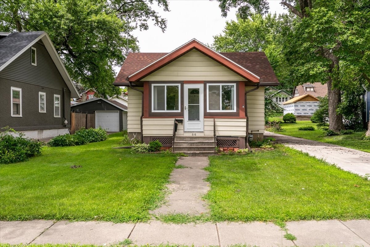 Property Photo: 616 4th Street IA 50265