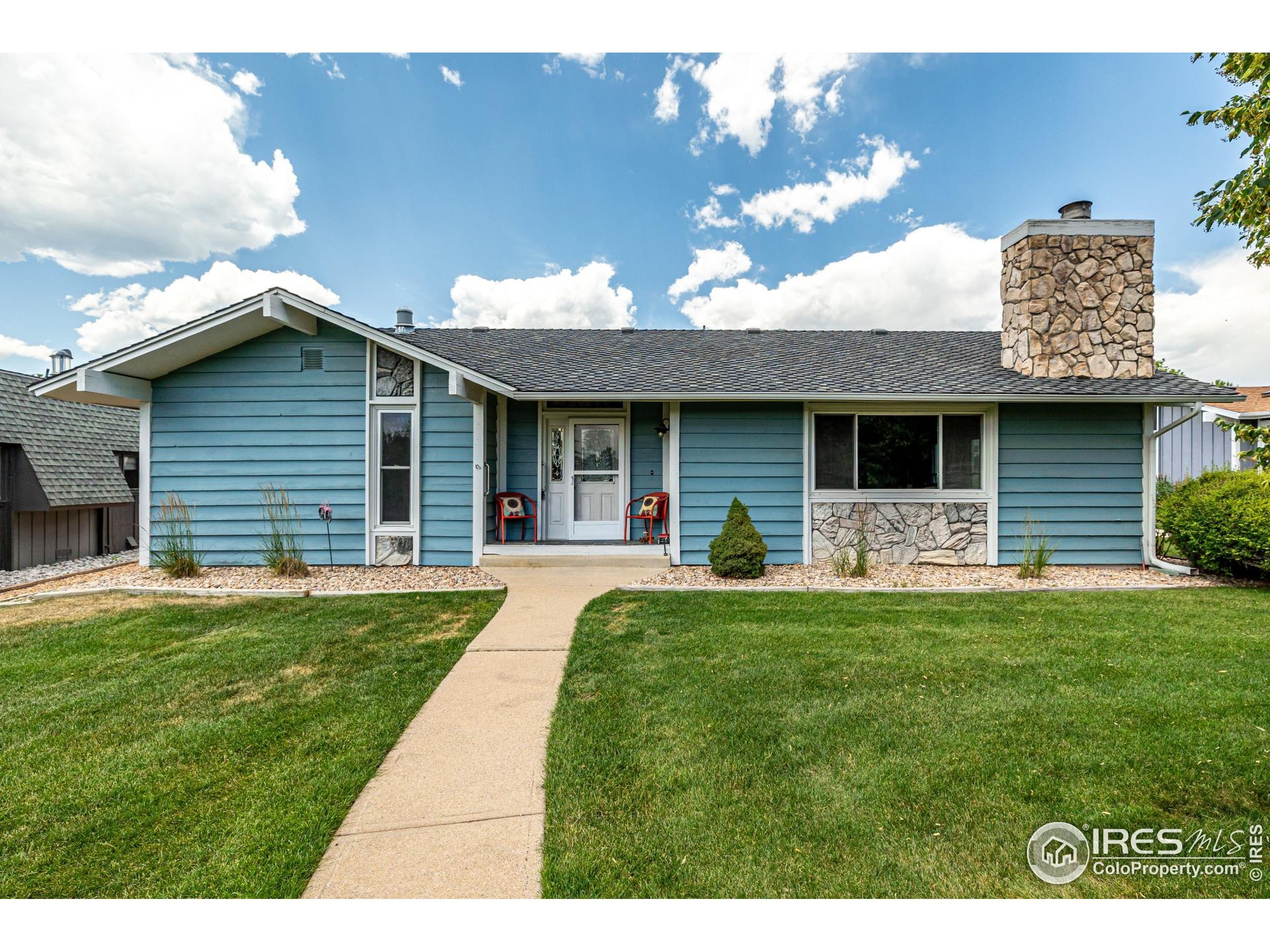 Property Photo:  14 Douglas Dr N  CO 80020 