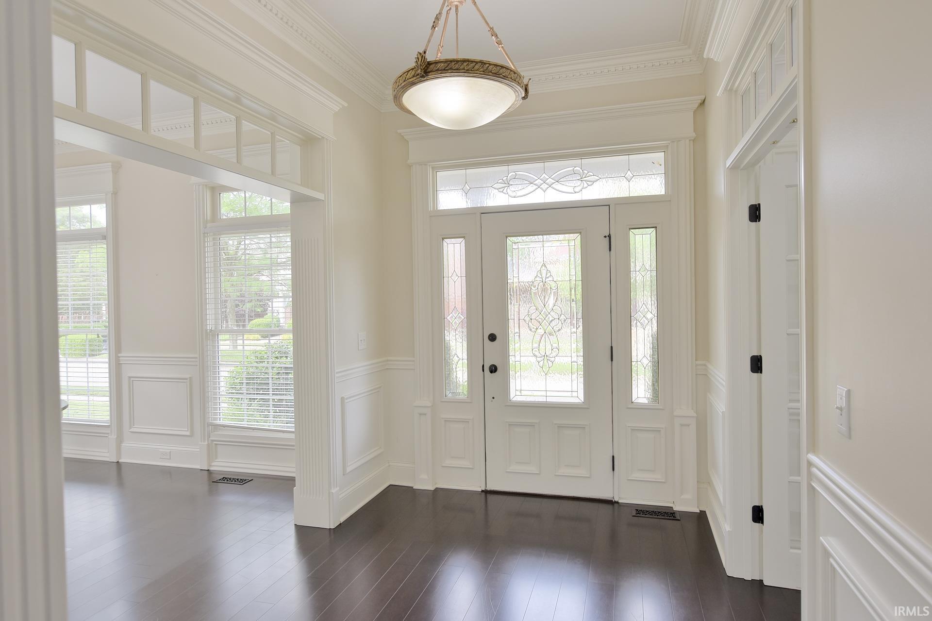 Property Photo: 1528 Victoria Green Boulevard IN 47715
