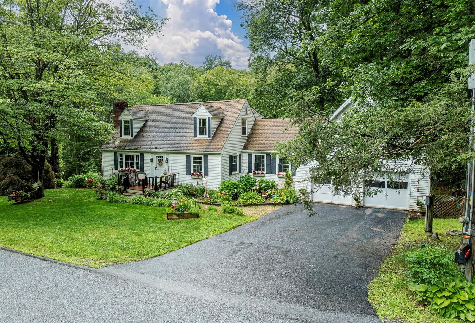 Property Photo:  979 Duell Road  NY 12581 