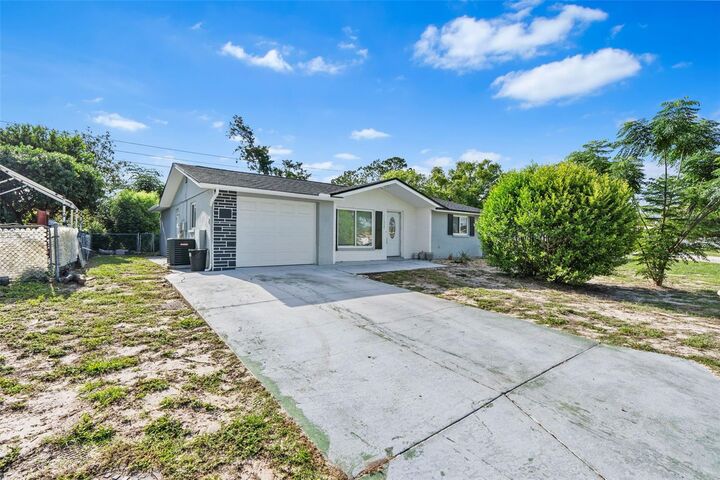 Property Photo:  11326 Yellowwood Lane  FL 34668 