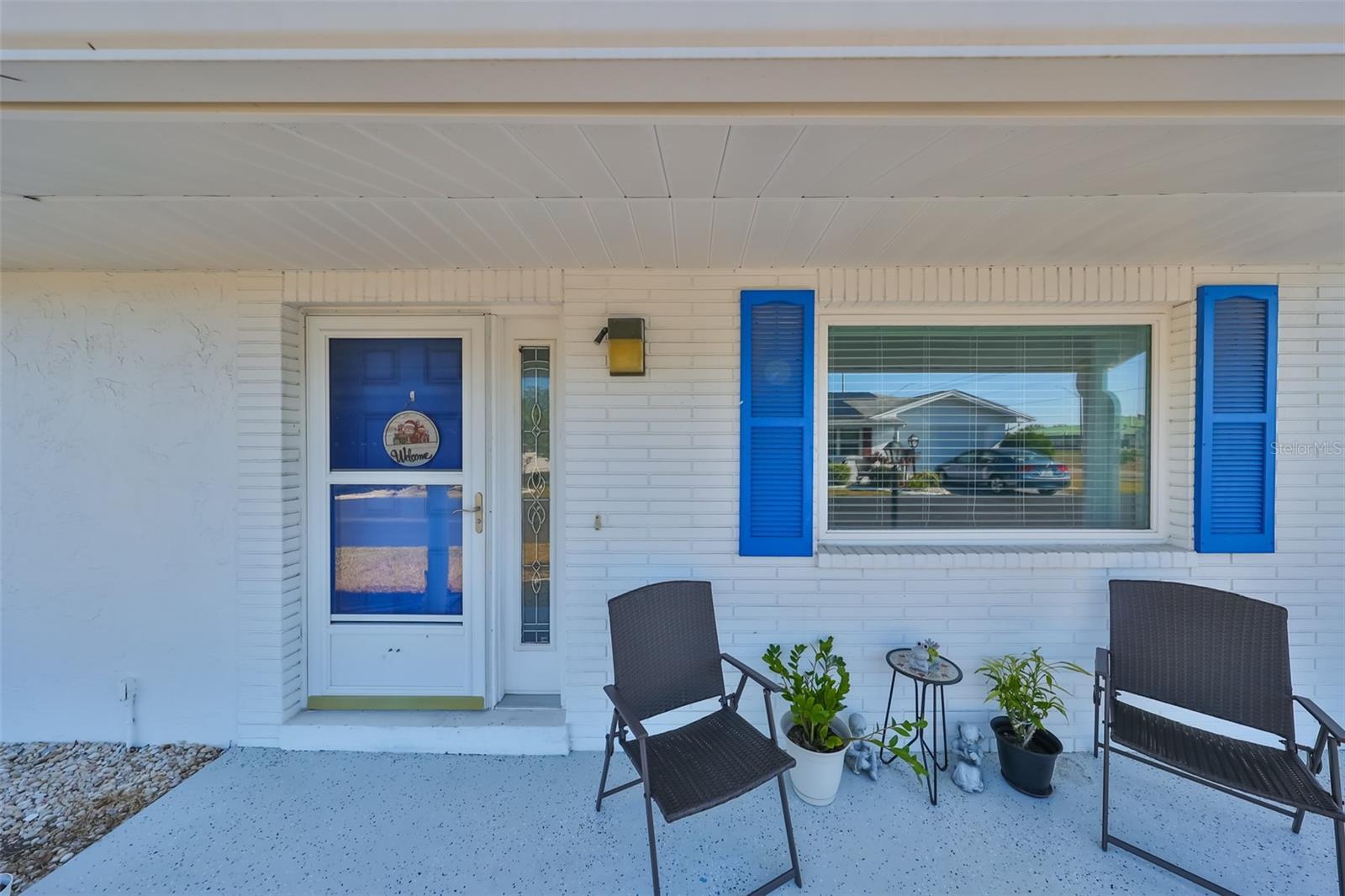Property Photo: 703 Rutgers Place FL 33573