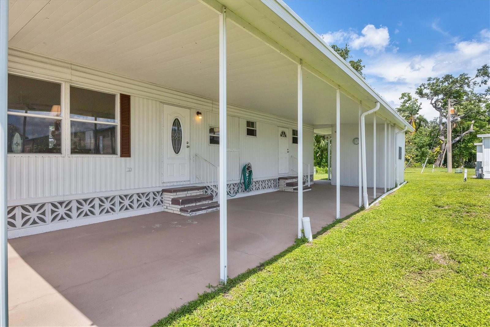 Property Photo: 1208 45th Avenue Drive E FL 34222