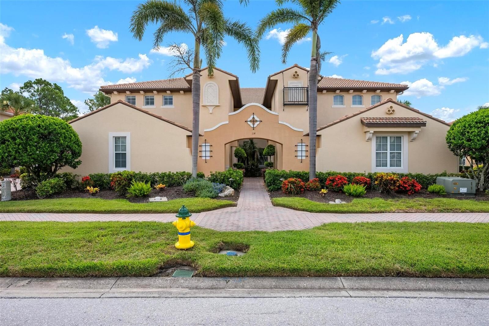 Property Photo: 114 Bella Vista Terrace 6C FL 34275