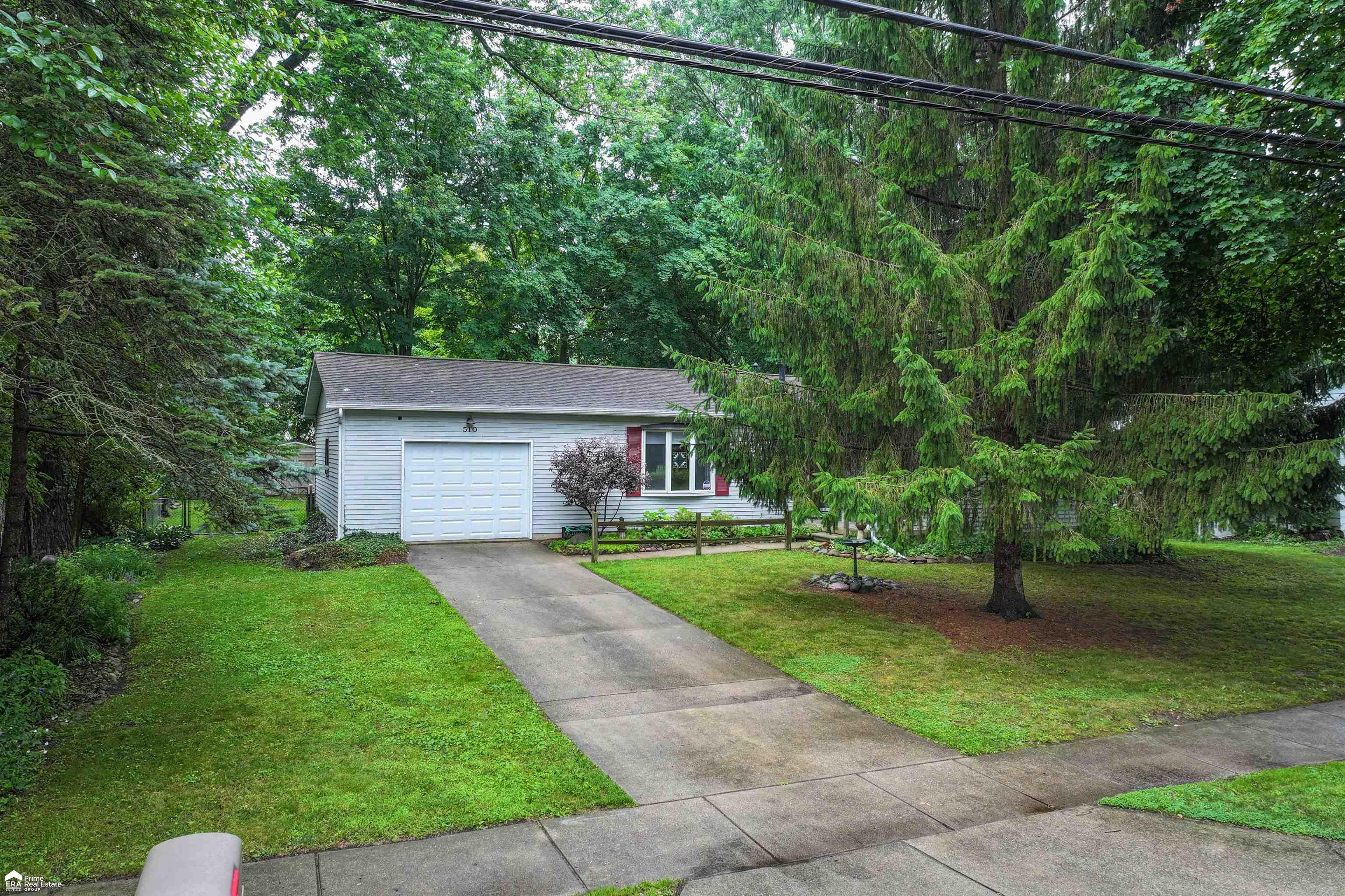 Property Photo: 510 Hickory St Street MI 48451
