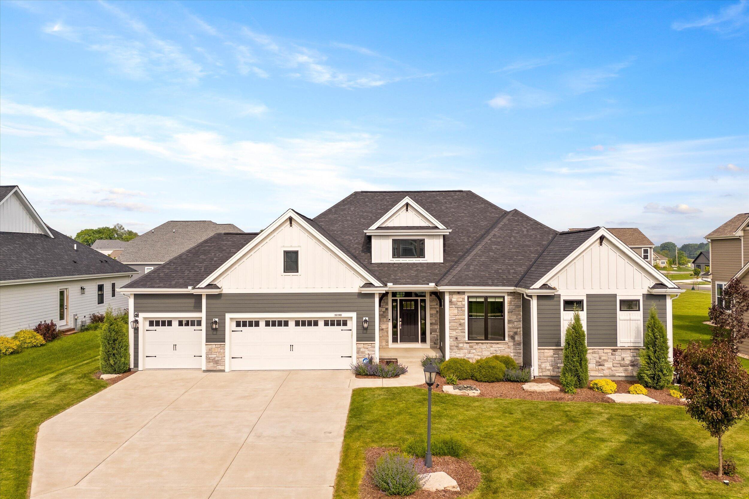 10190 S Woodside Ct  Franklin WI 53132 photo