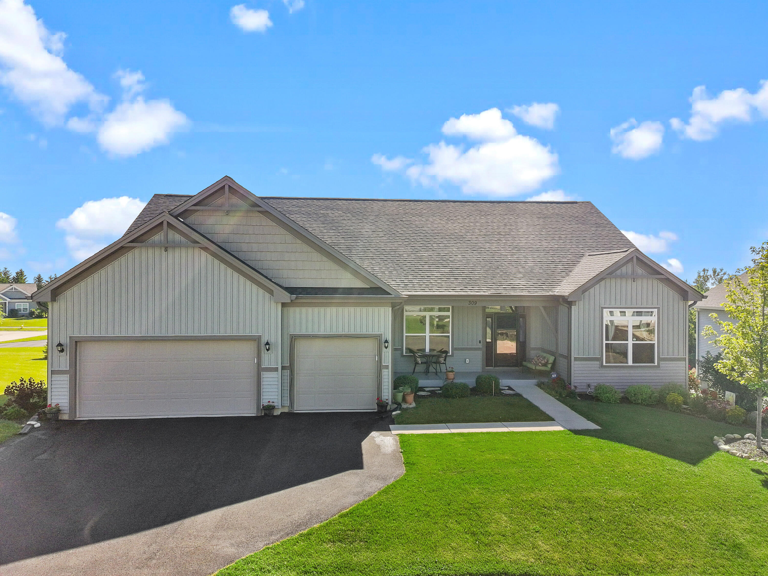 309 N Stone Ridge Dr  Lake Geneva WI 53147 photo