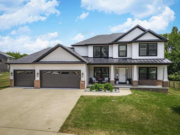 Property Photo: 207 Eldon Drive IL 61736