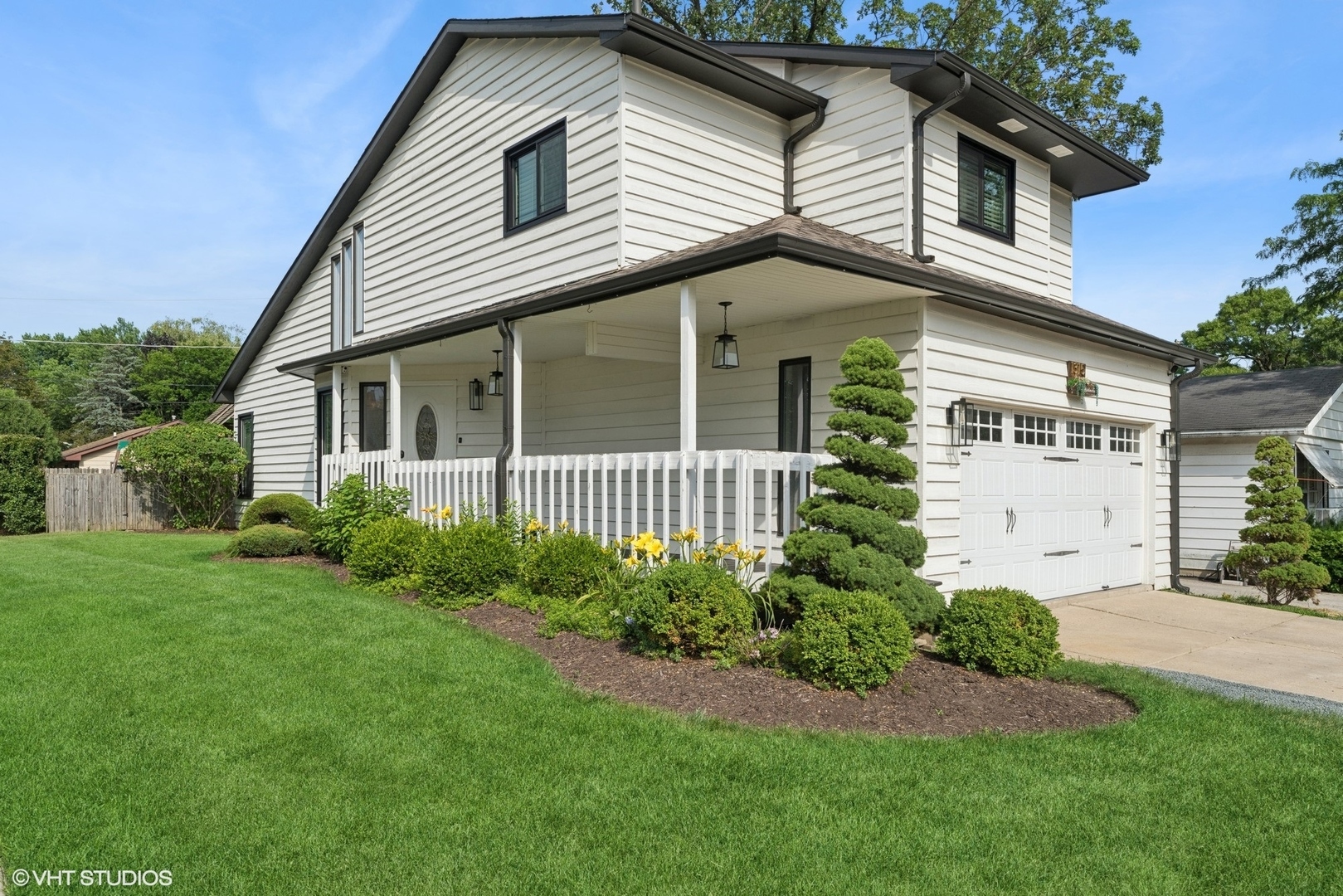 Property Photo: 1315 Ardmore Drive IL 60073