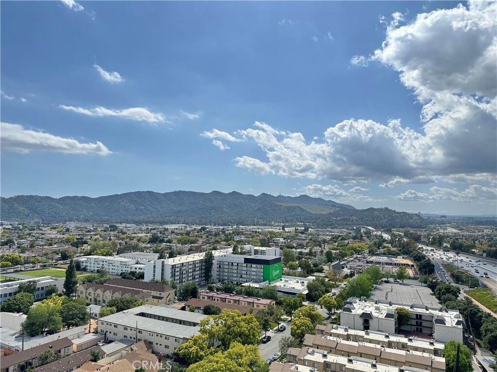 Property Photo:  345 Pioneer Drive Ph5  CA 91203 
