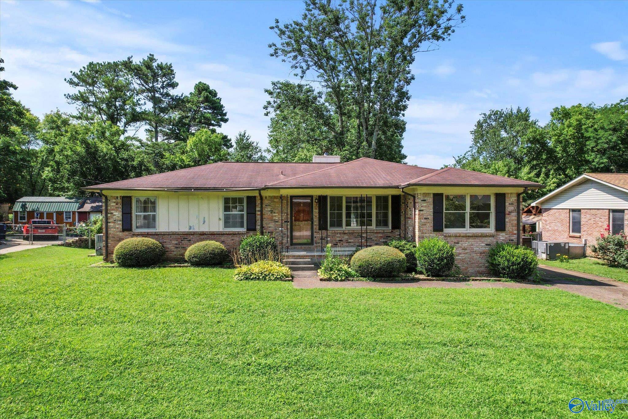 2018 Haynes Avenue NE  Huntsville AL 35811 photo