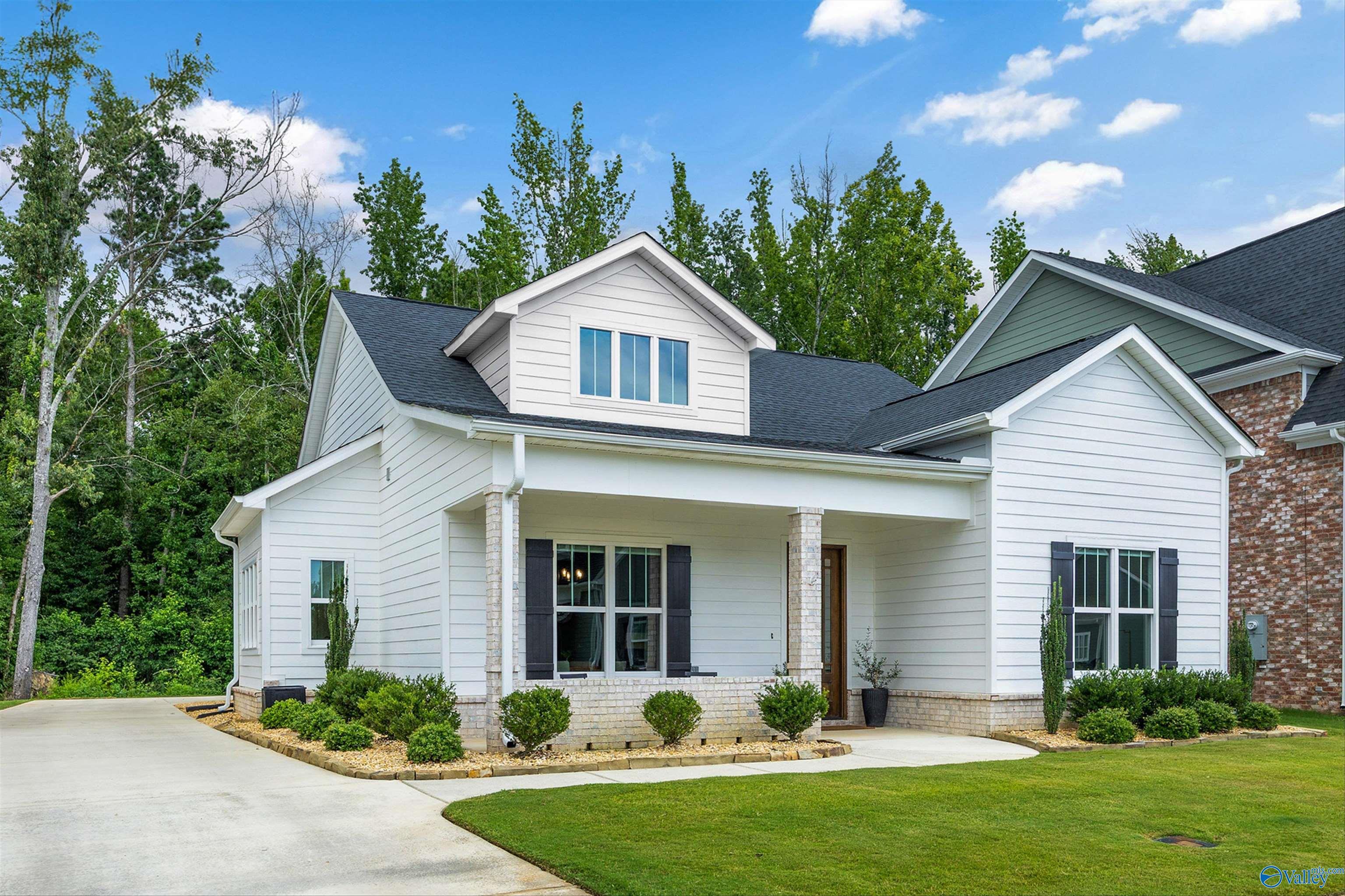 Property Photo:  6214 Pembrook Pond Place SE  AL 35763 