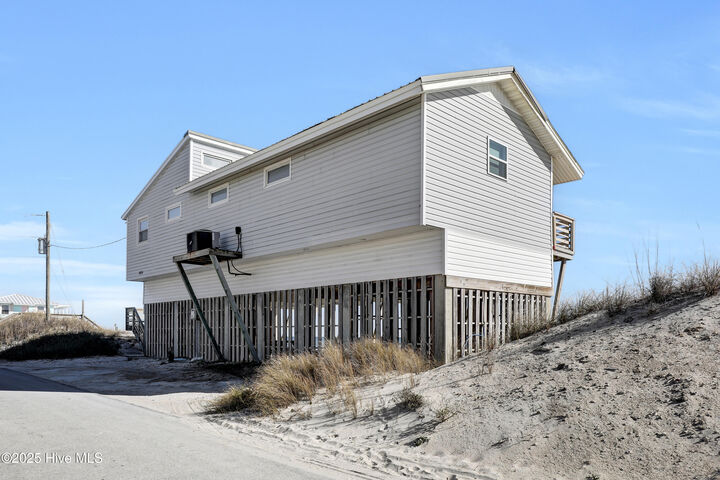 Property Photo:  464 Topsail Road  NC 28460 