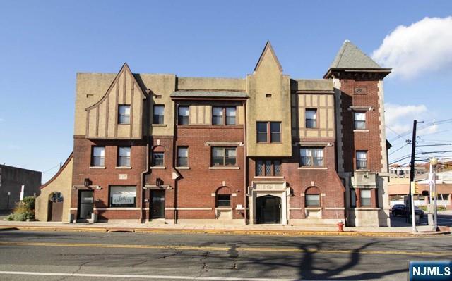 Property Photo:  54-56 Oak Street 3  NJ 07450 
