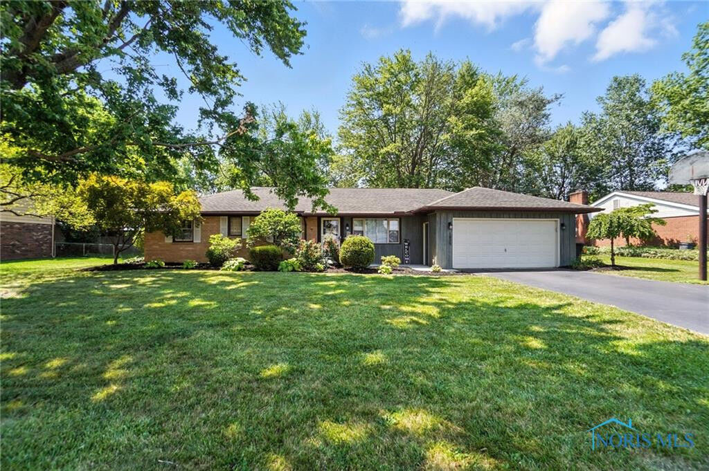 Property Photo:  1819 Queenswood Drive  OH 45840 