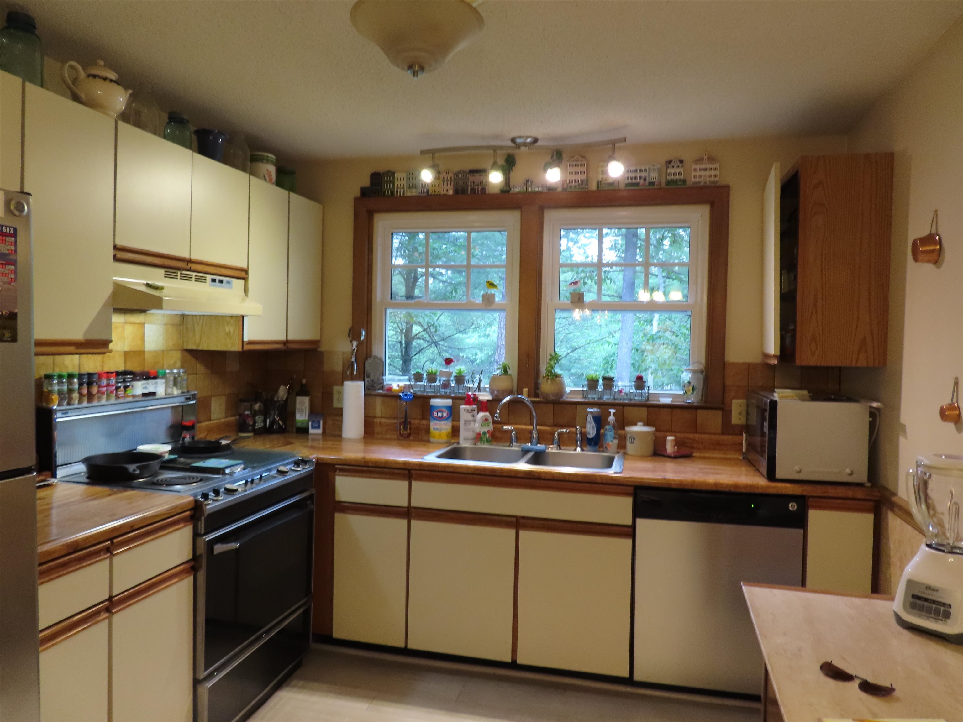 Property Photo: 20 Princeton Street NH 03087