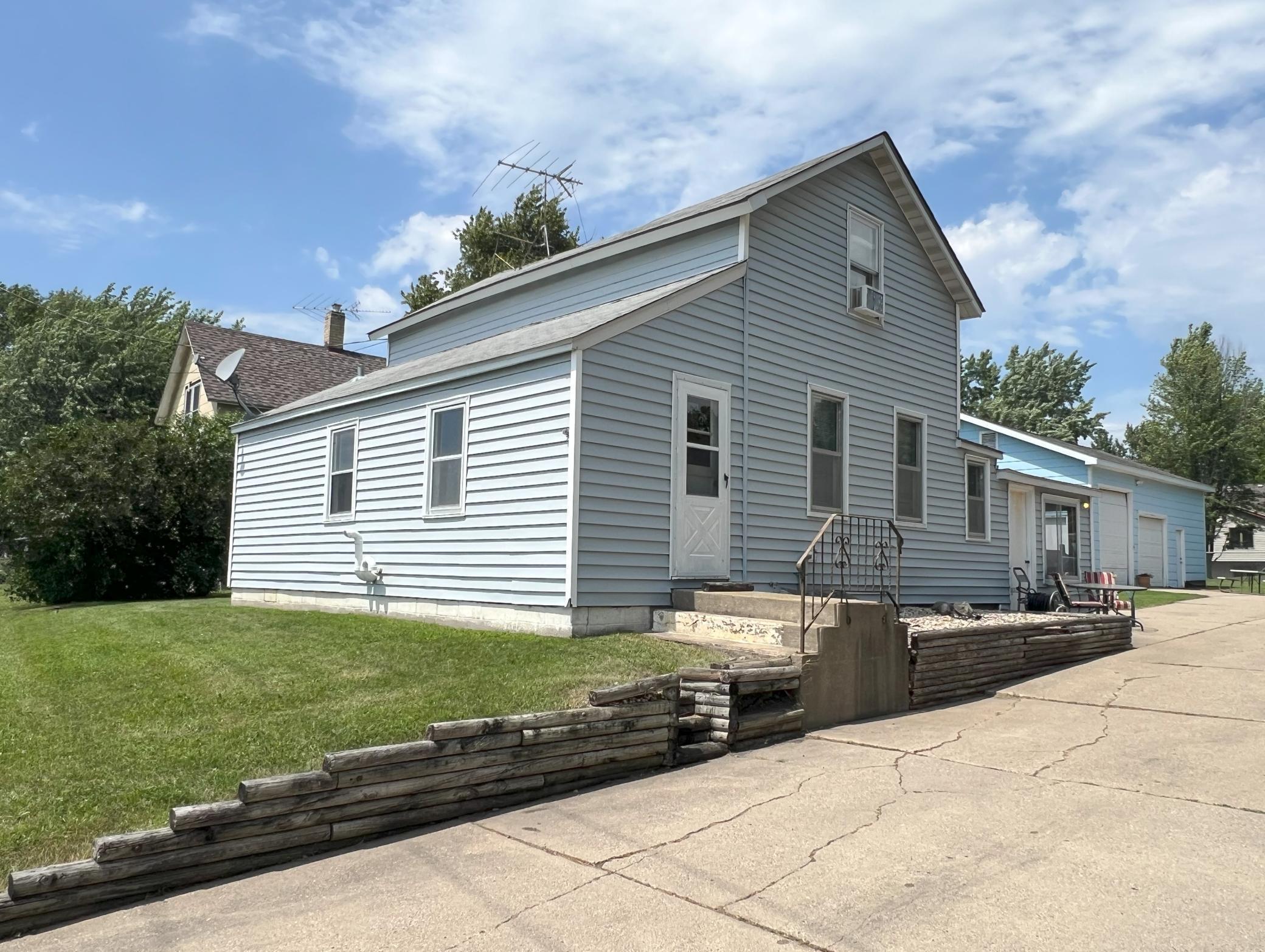 Property Photo: 208 Benton Street W MN 55322