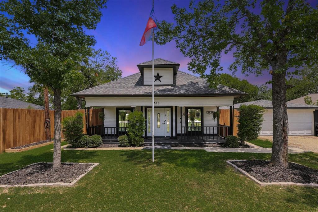 Property Photo: 208 S 5th Street TX 76266