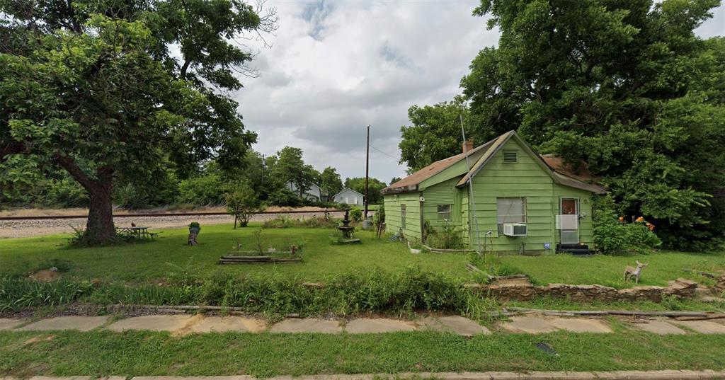 Photo de la propriété:  411 W Texas Street  TX 75020 