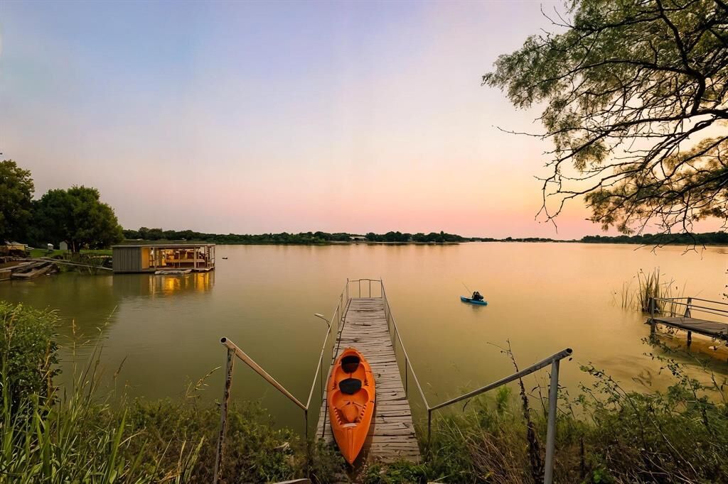 Property Photo: 2102 Shoreline Drive TX 79602