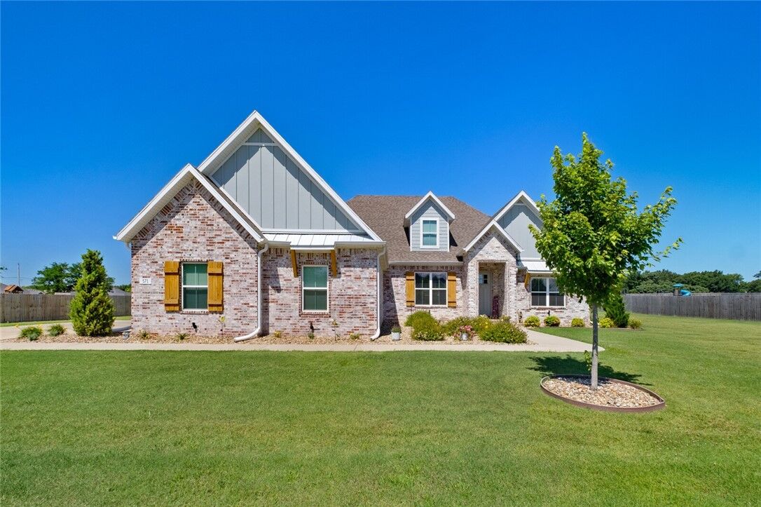 Property Photo: 571 Briarwood Lane AR 72730