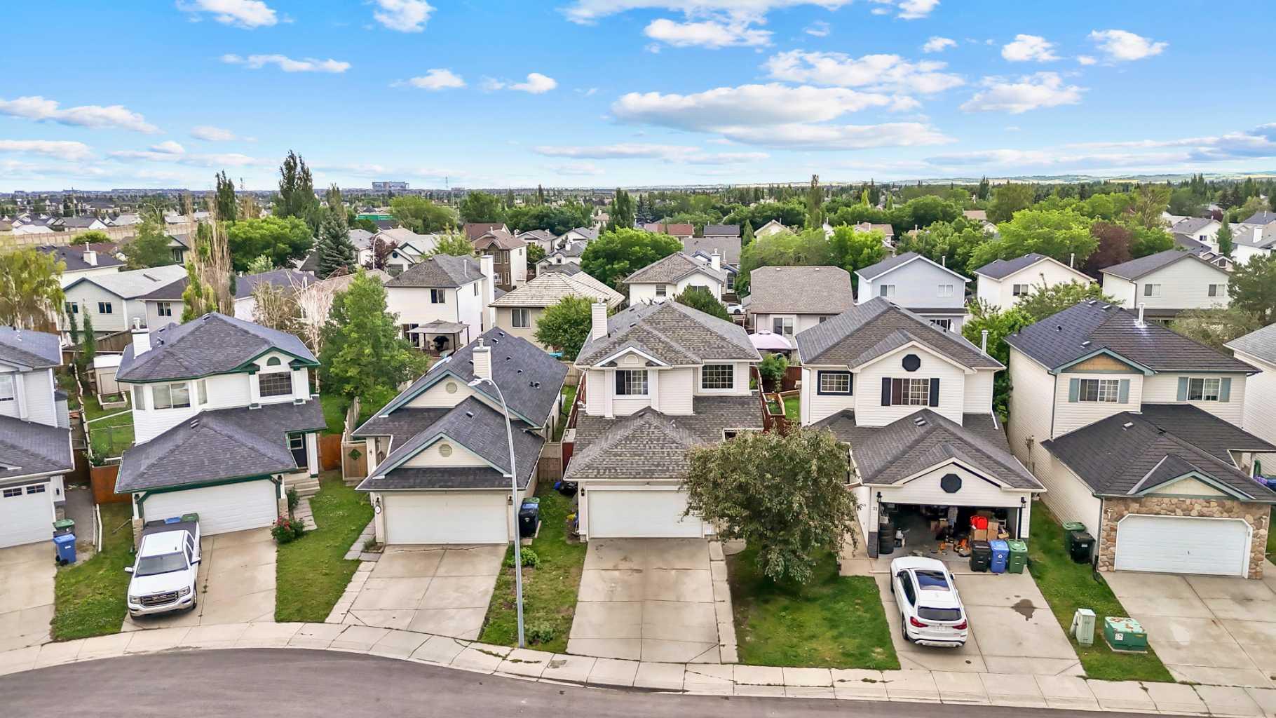 Property Photo: 35 Mt Apex Crescent SE AB T2Z 2V3