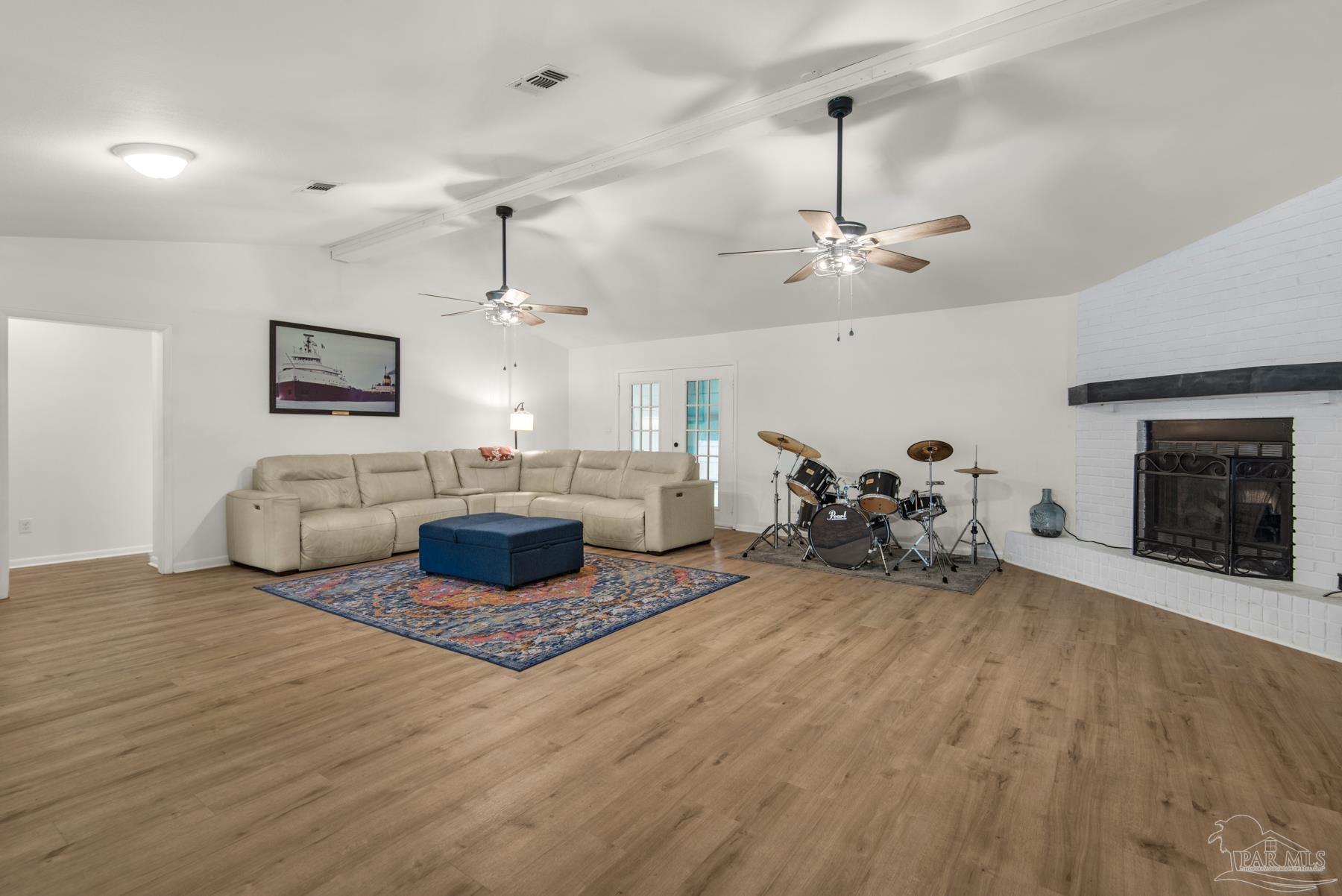 Property Photo: 5699 Crestwood Dr FL 32571