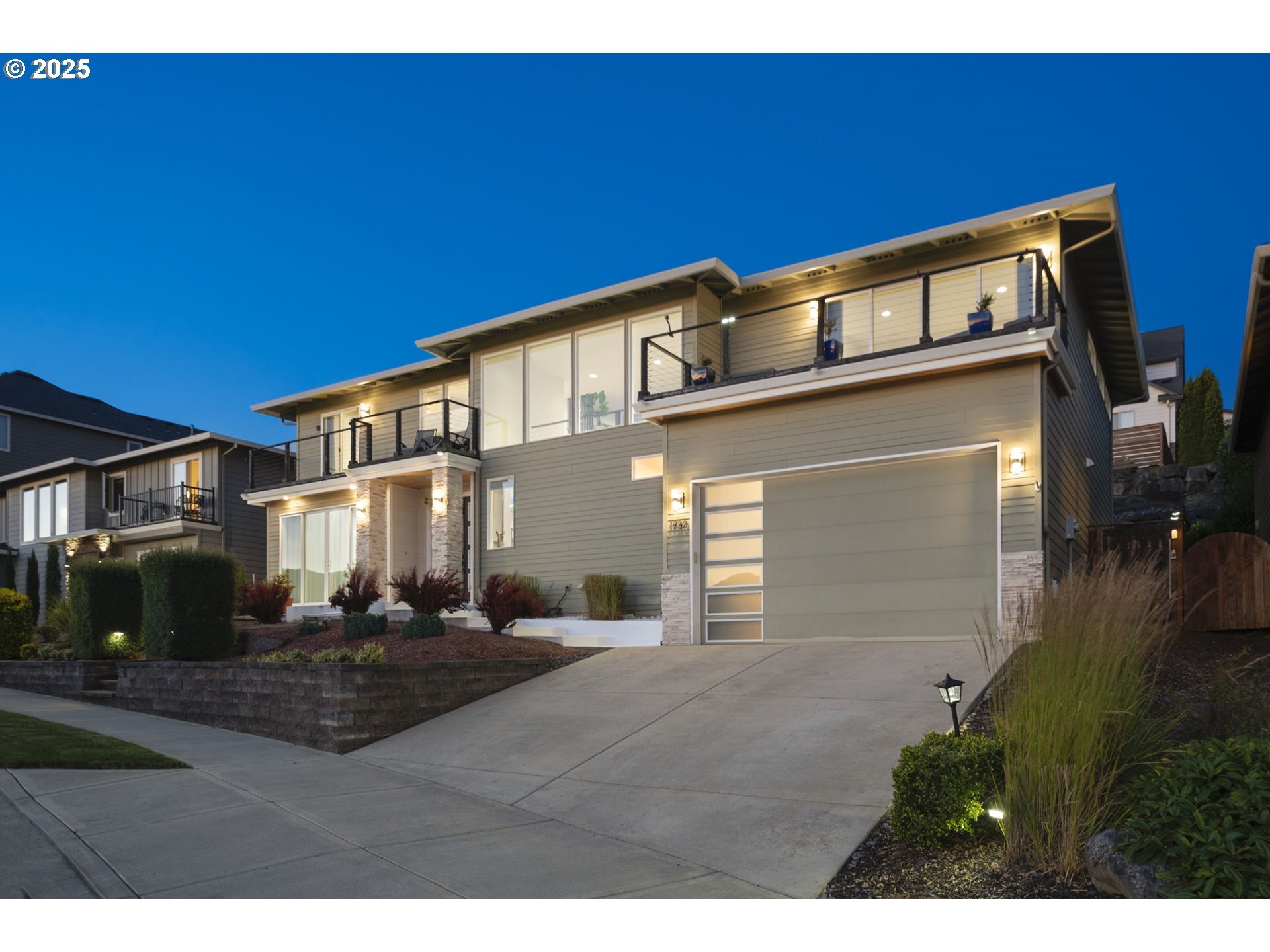 Property Photo:  1730 NW Klickitat St  WA 98607 