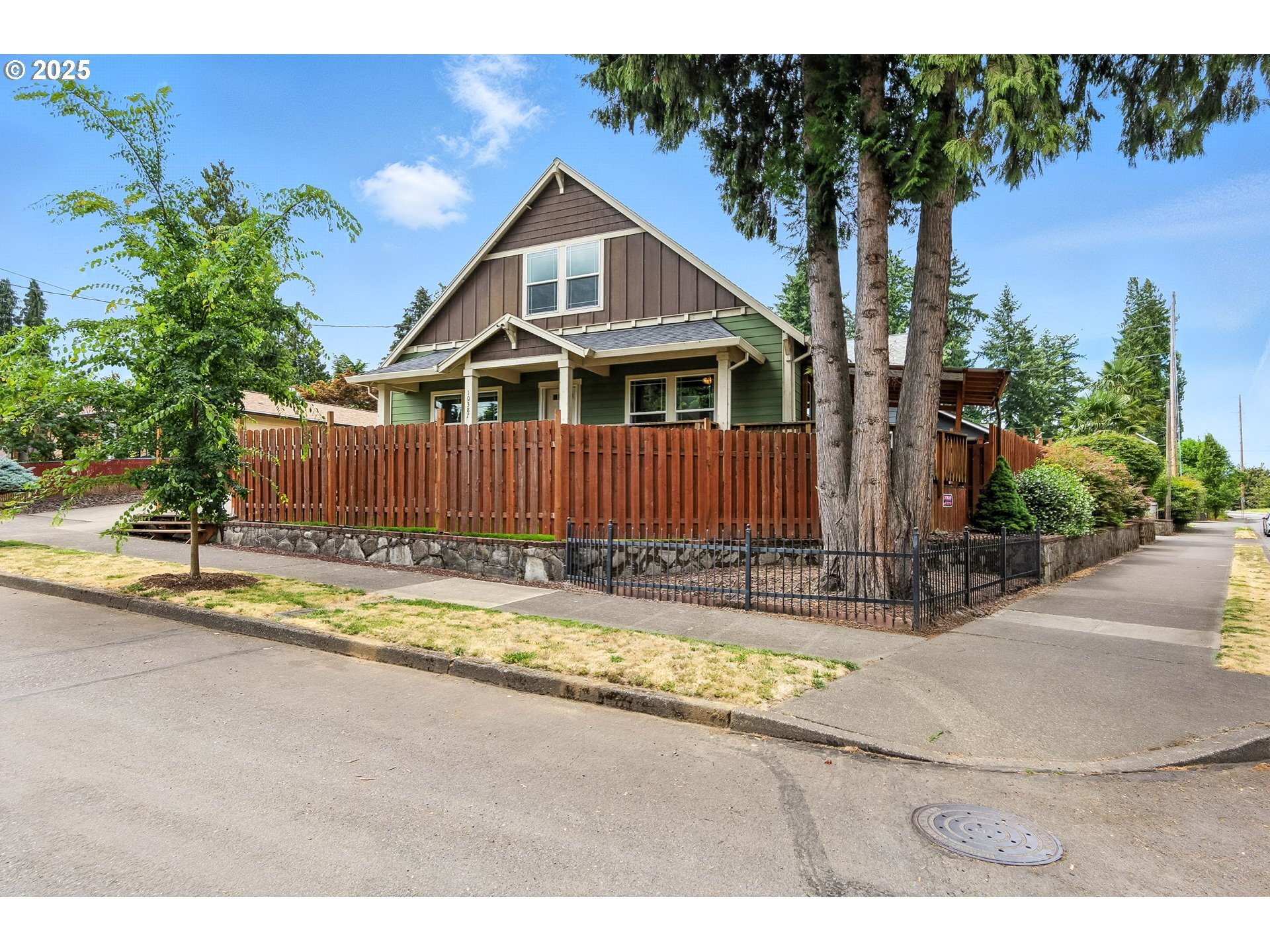 Property Photo: 10387 N Mohawk Ave OR 97203