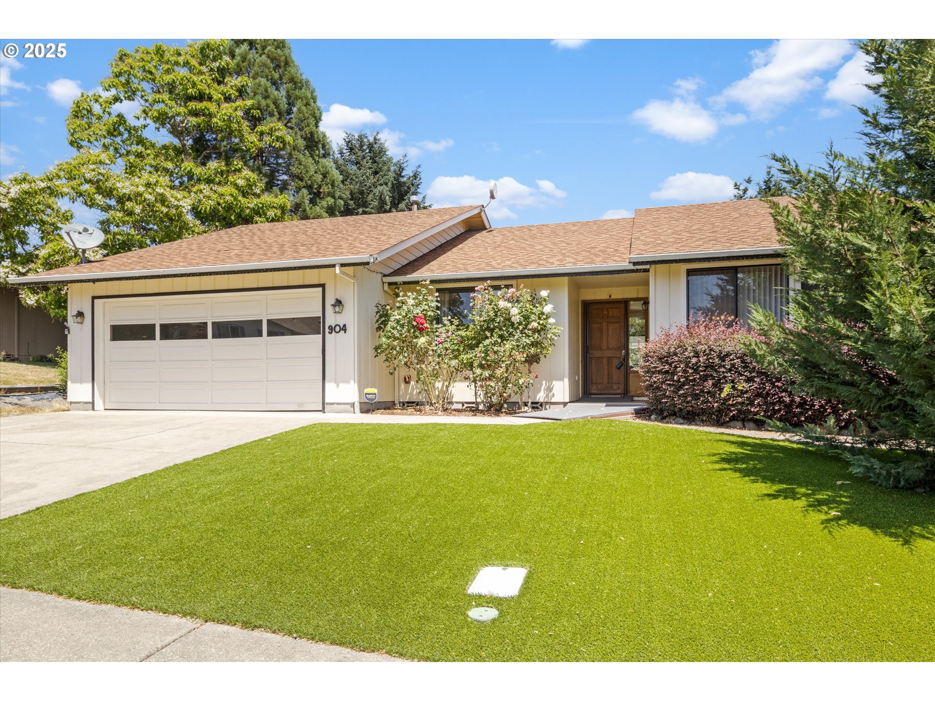 904 NW Carol Dr  Grants Pass OR 97526 photo