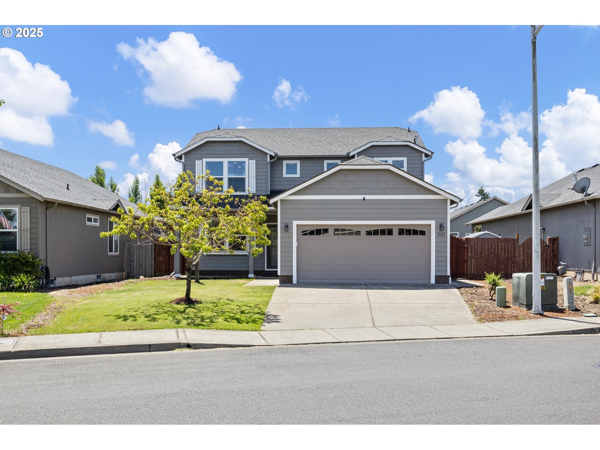 Property Photo: 1121 S 2nd St OR 97424