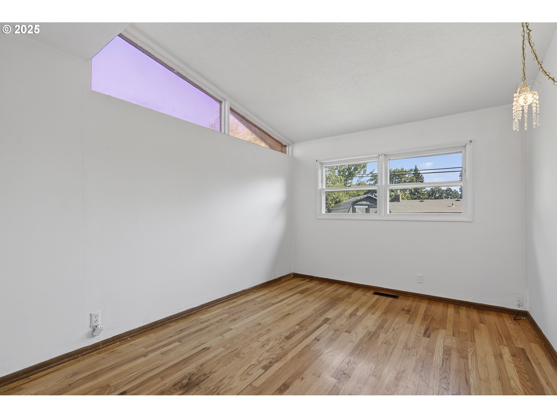 Property Photo: 13929 NE Russell St OR 97230